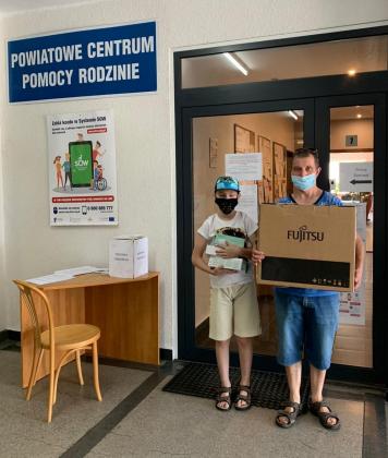 rodzina z komputerem